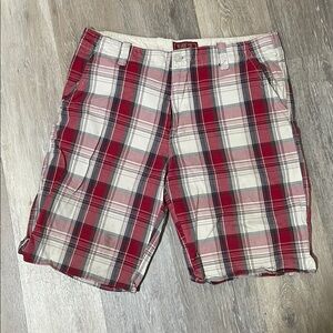 Plugg Co Men’s Flat Front Red/Grey Plaid Shorts Size 38